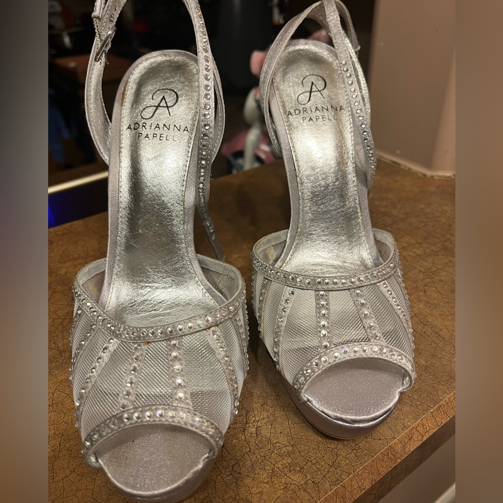 Adrianna Papell size 8.5 heels silver with rhinestones